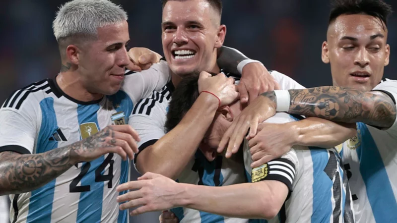 Con un hat-trick de Leo -102 goles albicelestes-, Argentina goleó a Curazao
