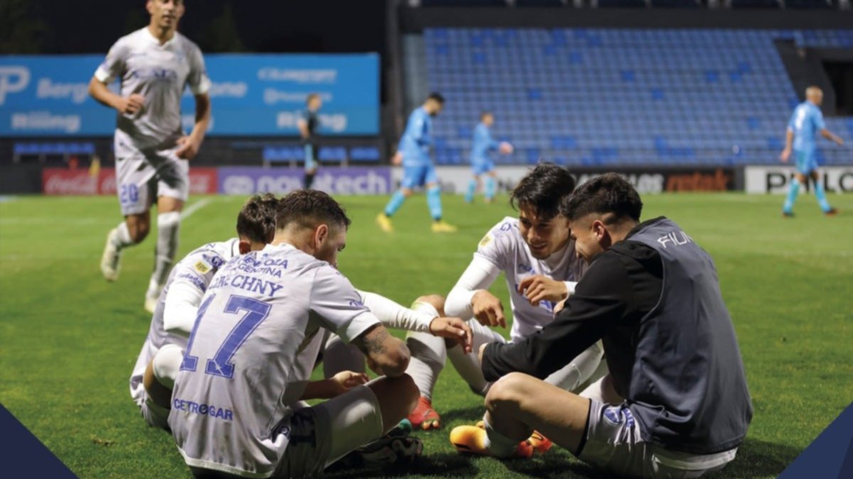 Banfield derrotó a Argentino de Merlo y avanzó a los 16avos