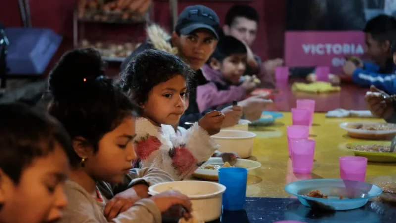 La pobreza trepó al 38,7% y ya hay 18 millones de personas que no acceden a la canasta básica