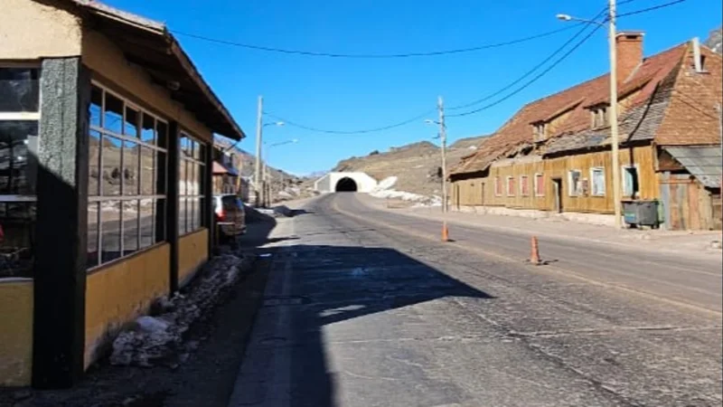 Por mal tiempo cierran el Paso Internacional Cristo Redentor